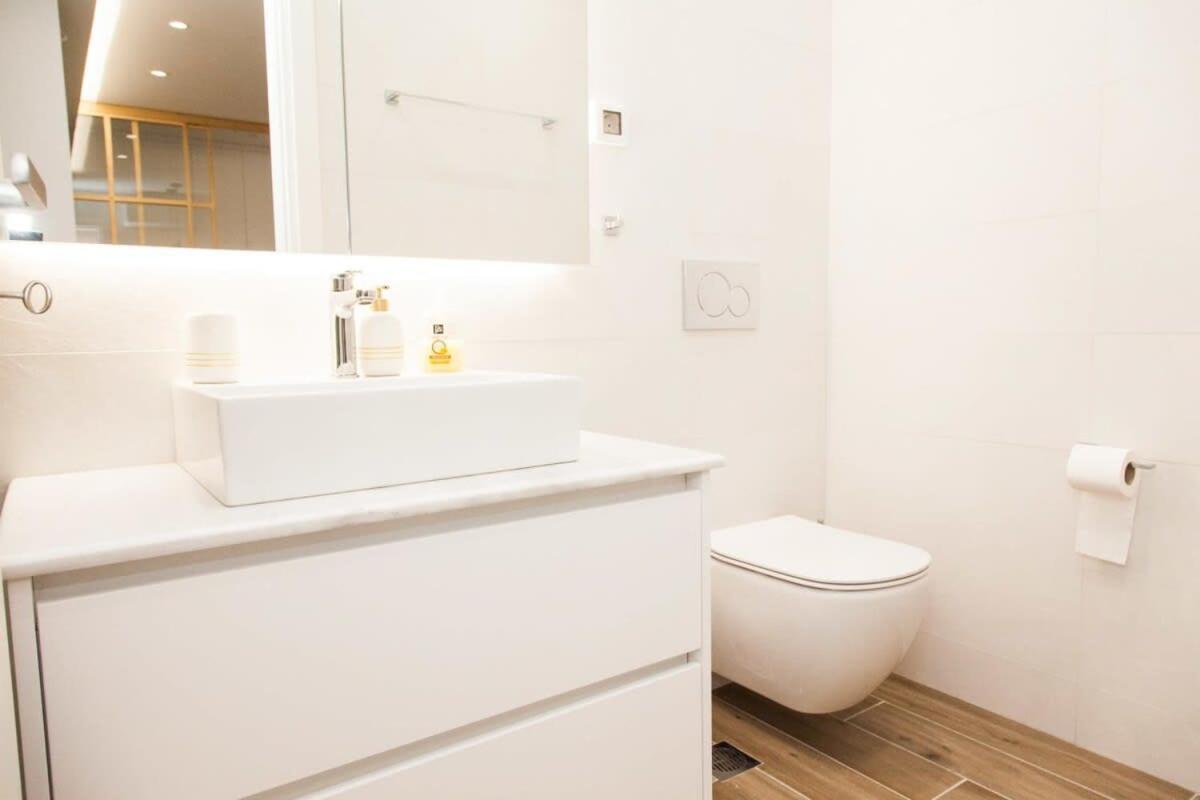 אתונה Comfortable 2 Bd Apt Near Sintagma Square מראה חיצוני תמונה